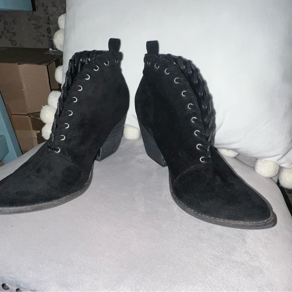 Coconuts By Matisse black open front faux suede bootie! Size 8.5 tts SO CUTE! - Picture 2 of 5